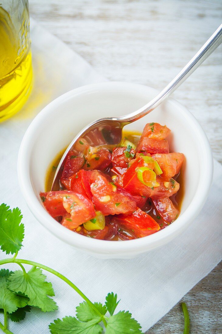 Tomatensalsa mit Koriandergrün und Olivenöl (Mexiko)
