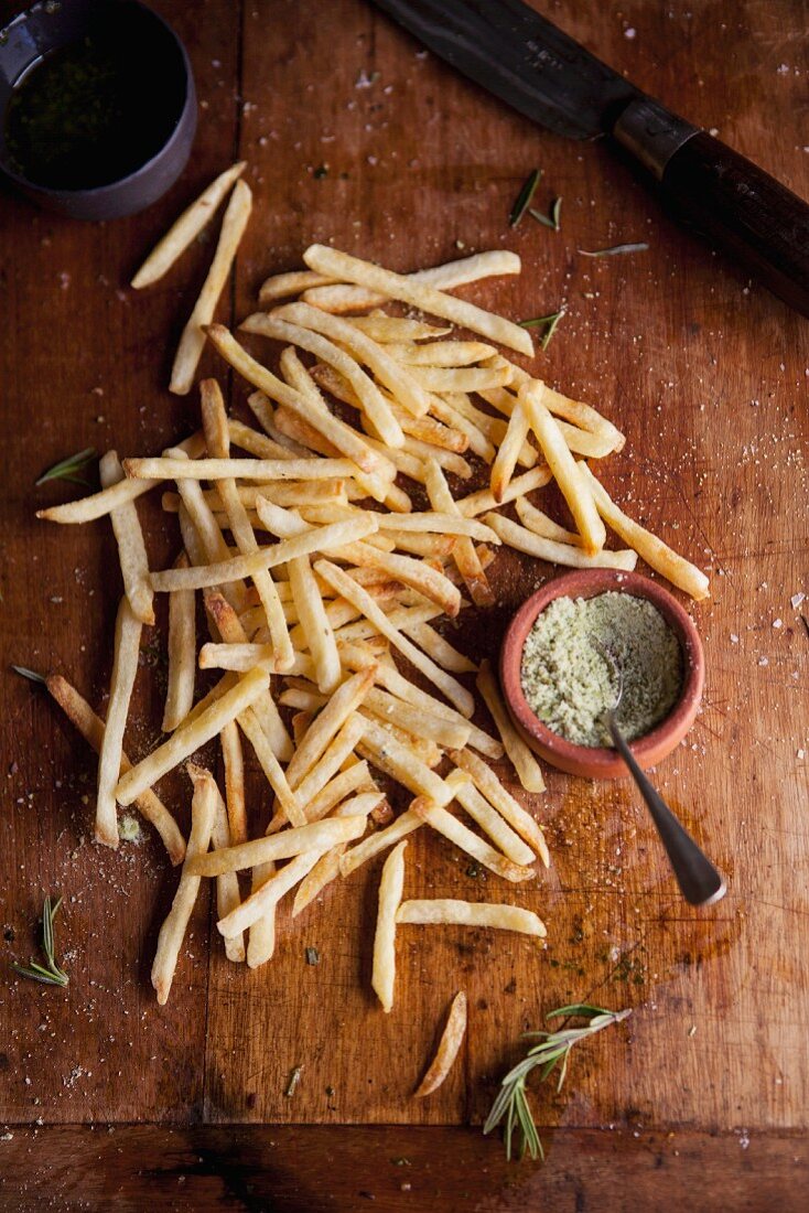 Fries with herb salt