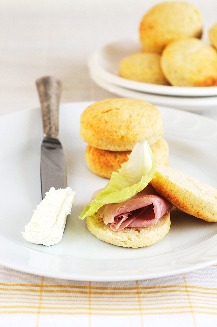 Potato scones with ham, cream cheese and salad