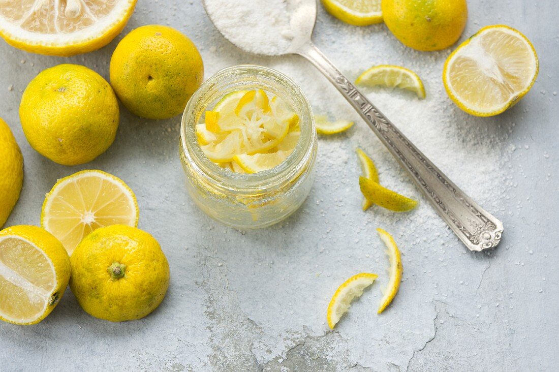 Yuzu jelly with yuzus and a spoonful of agar-agar