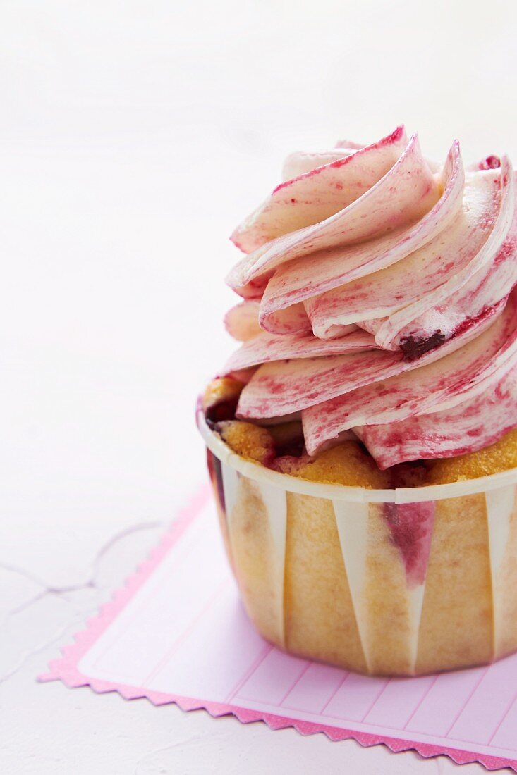 A raspberry yogurt cupcake (detail)