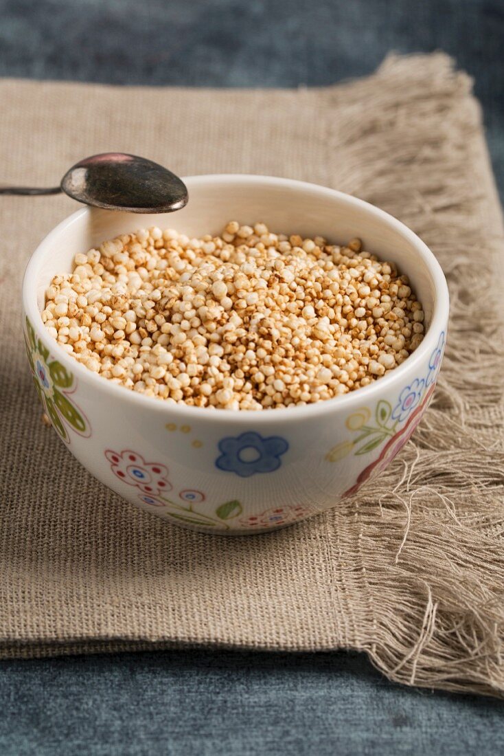 Wholemeal puffed quinoa