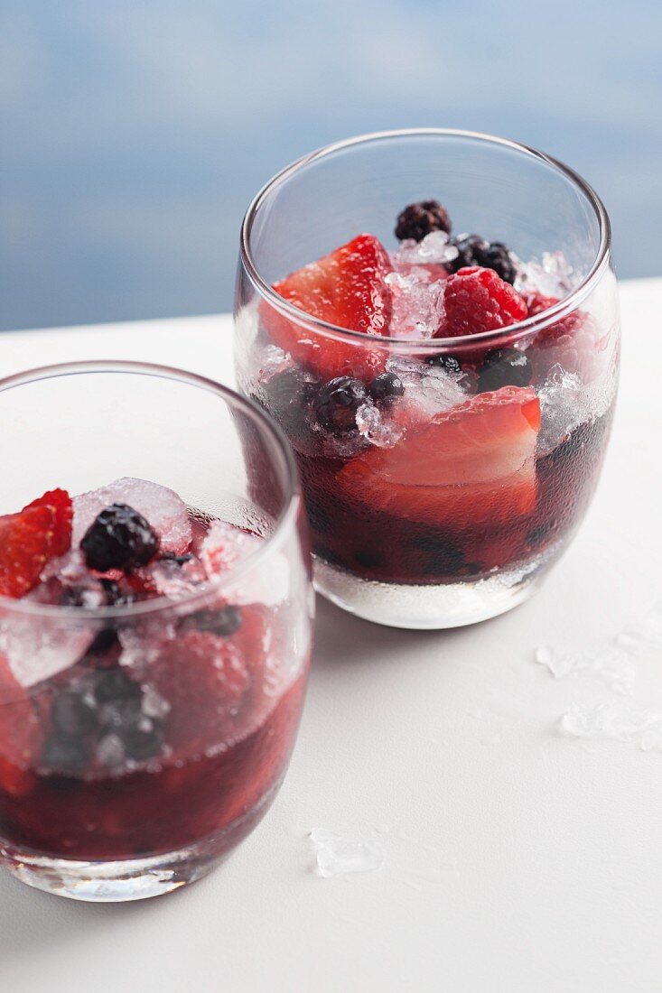 Caipirovka cocktails with berries