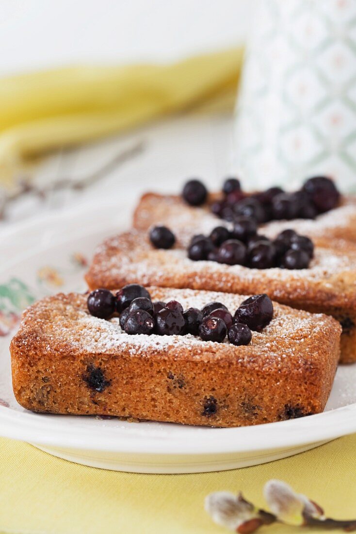 Financiers made with almond flour and blackcurrants for Easter