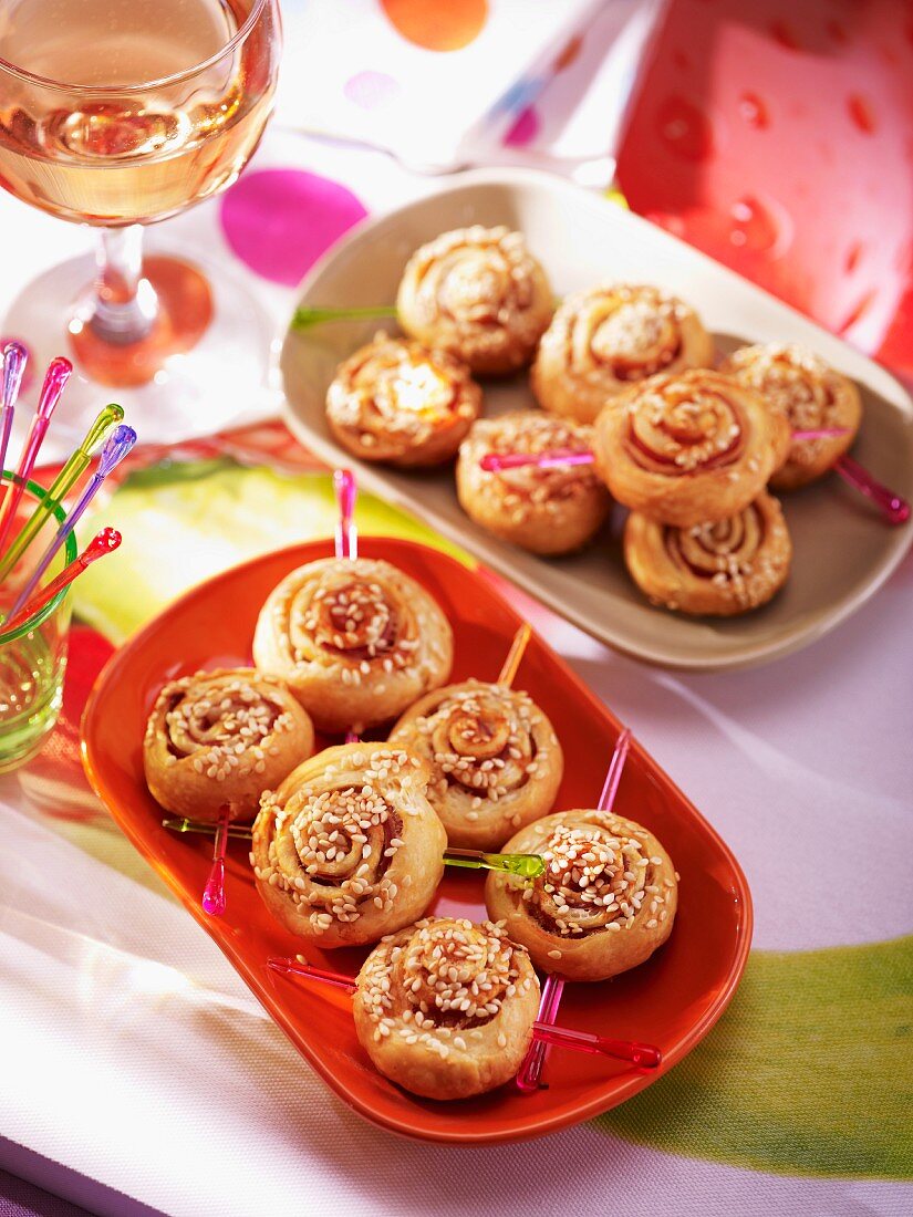Puff pastry whirls with cured ham
