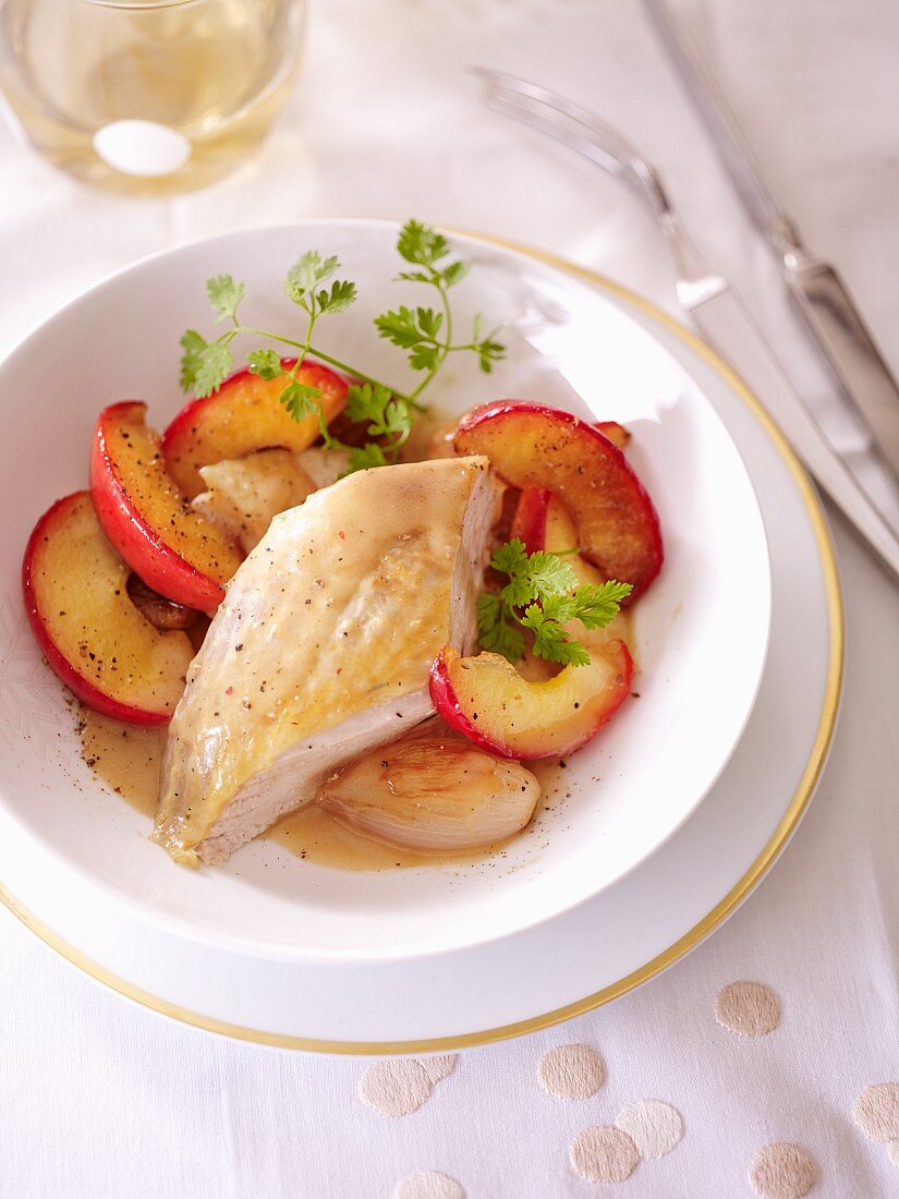 Chicken breast with apples and chervil