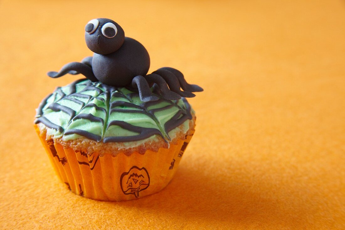 Cupcake mit Spinne für Halloween