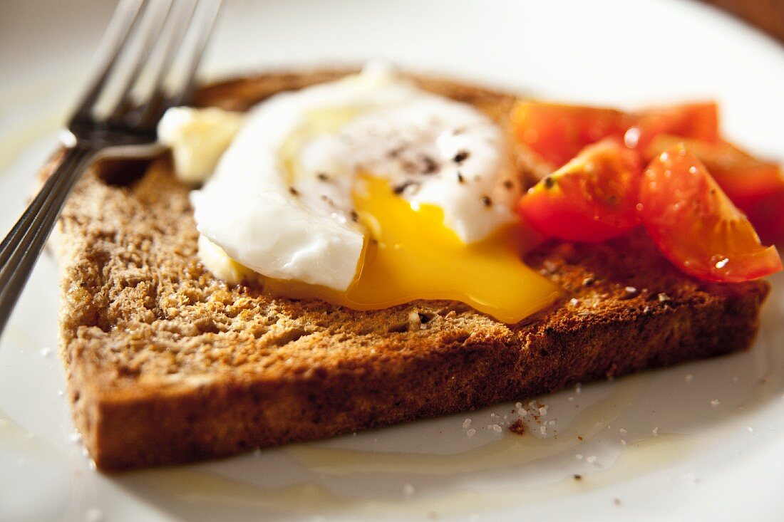 Poached egg on wholemeal toast with cherry tomatoes
