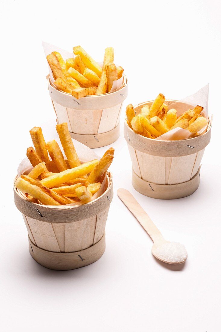 Chips in mini wooden buckets
