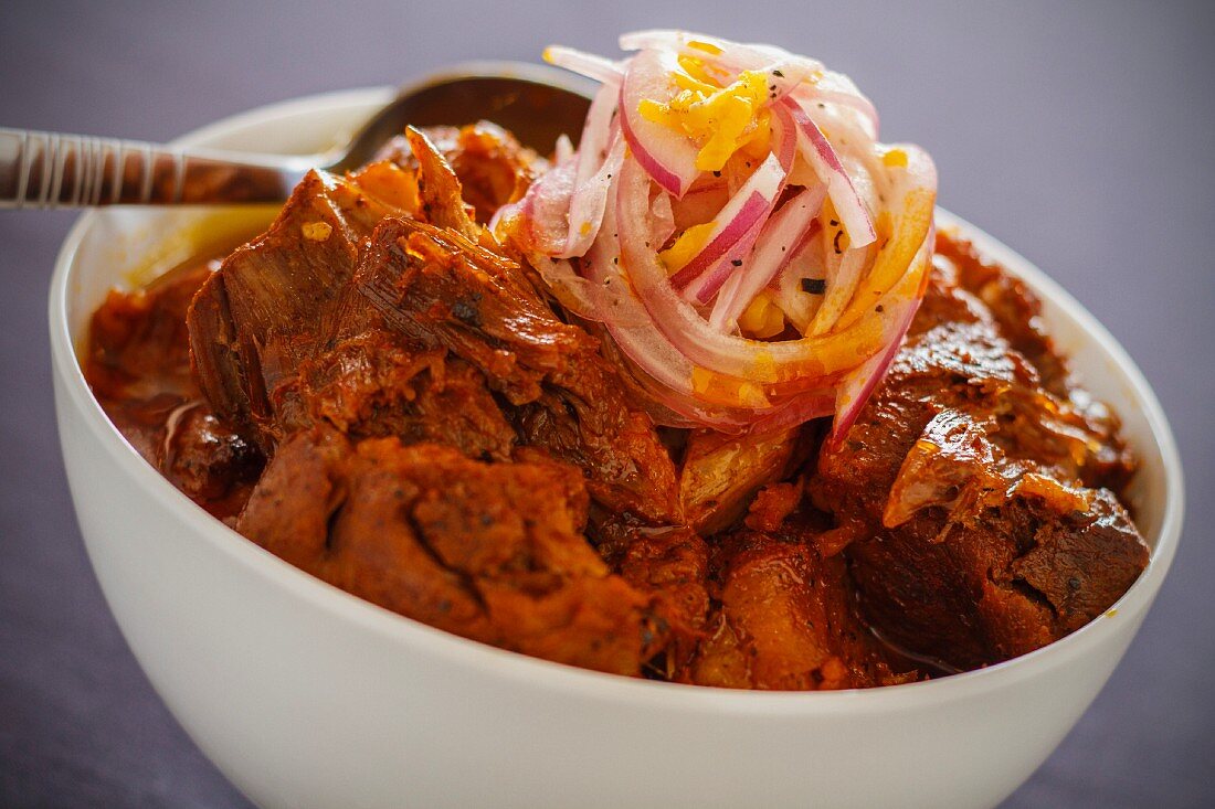 Beef stew with red onions