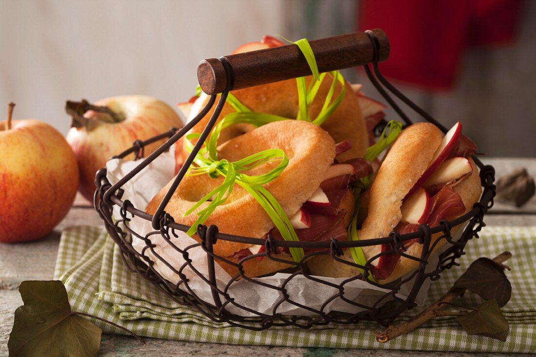 Focaccine with bacon and apple