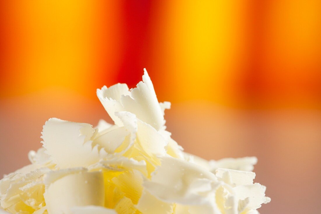 White chocolate flakes (close-up)