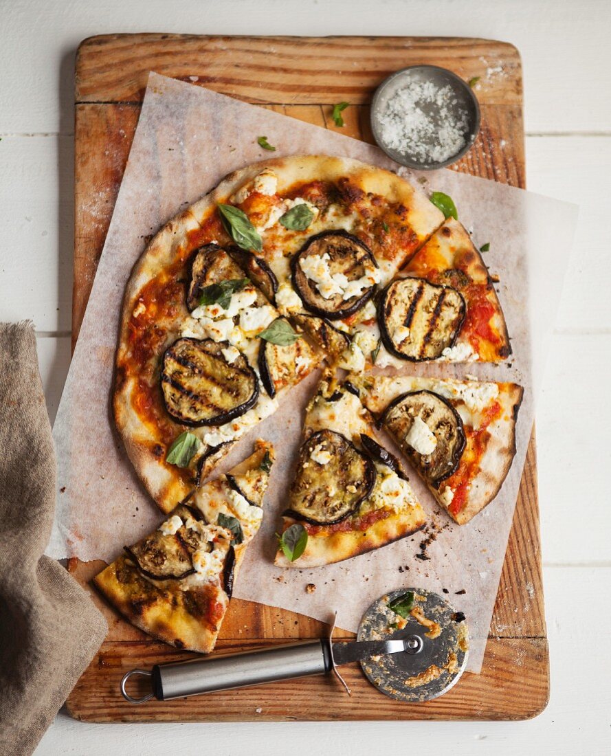 Pizza topped with grilled aubergines and goat's cheese