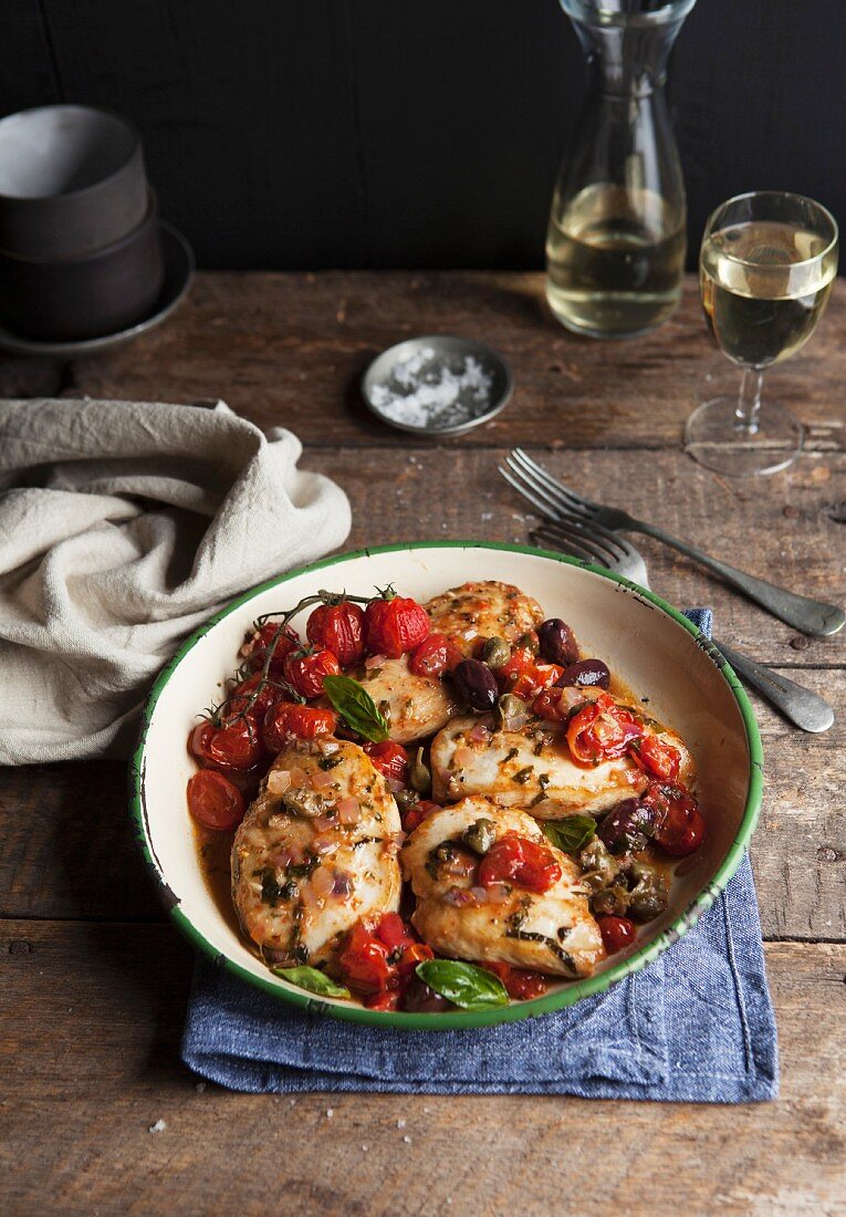 Hähnchenbrust mit Tomaten und Oliven