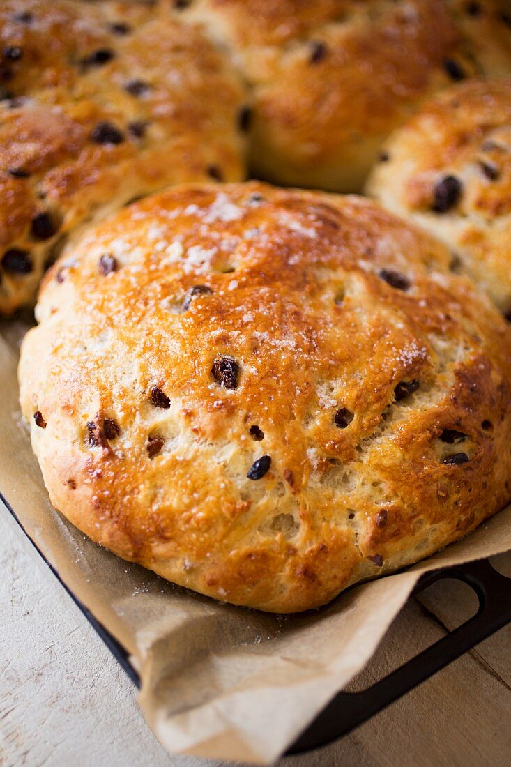 Klöben (raisin bread, Northern Germany) on baking paper