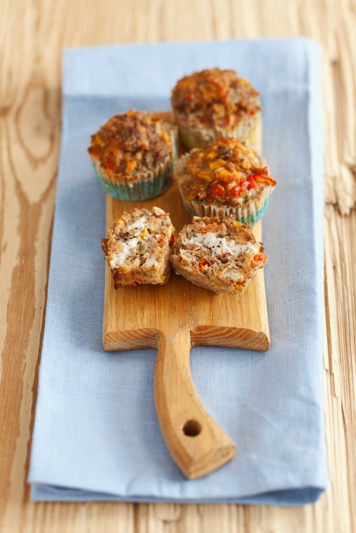 Minced meat muffins with goat's cheese