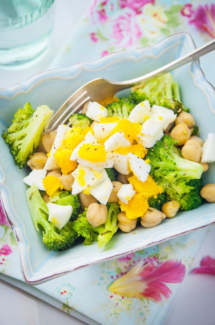 Chickpea and broccoli salad with chopped egg
