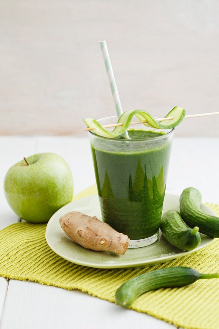 An apple and cucumber smoothie
