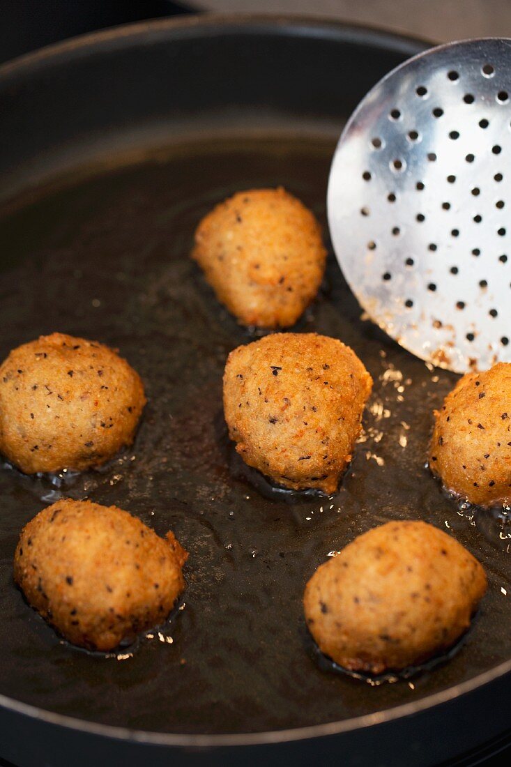 Acaraje (fried bean dumplings with prawns, Brazil)