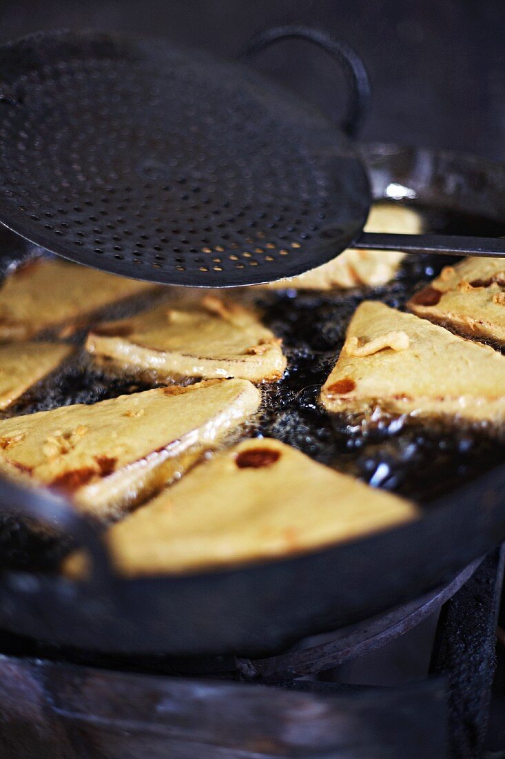 Samosas (frittierte Teigtaschen, Indien)