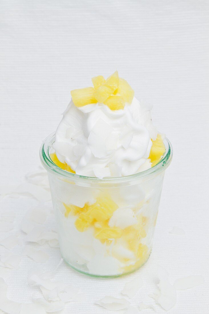 Frozen yogurt with pineapple and grated coconut