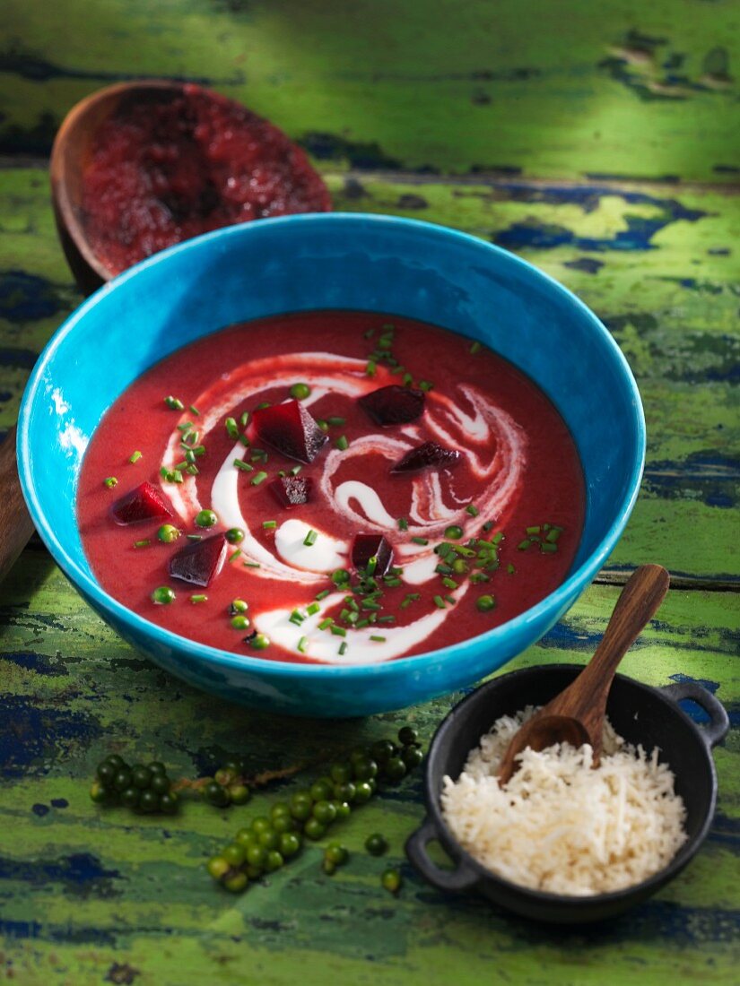 Beetroot soup with green pepper