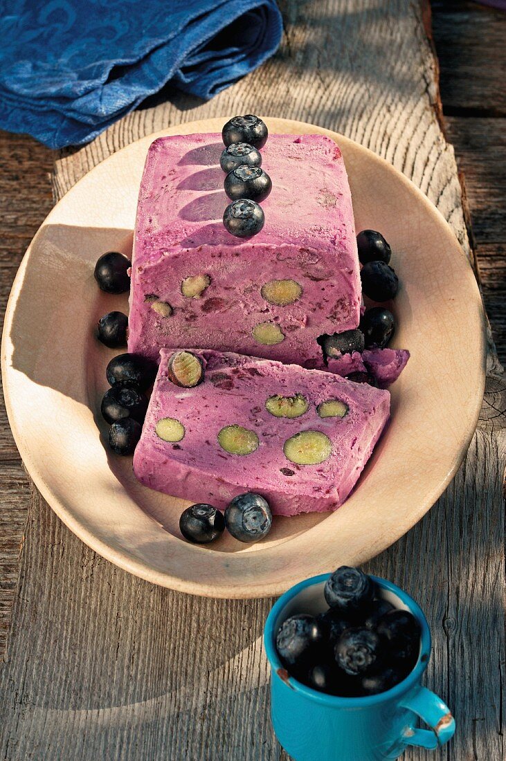 Ice cream cake with blueberries