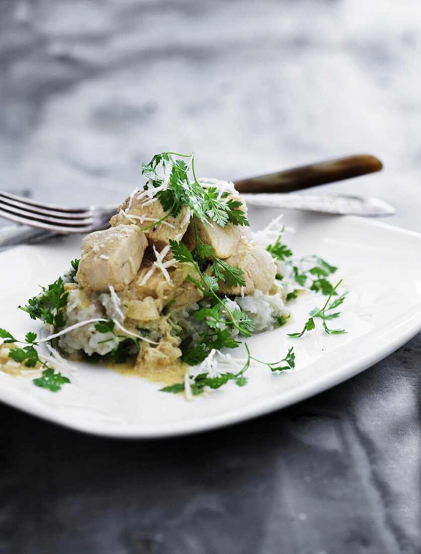 Chicken with horseradish and chervil on a bed of rice