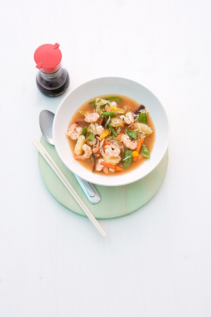 Vegetable soup with pineapple and prawns (Asia)