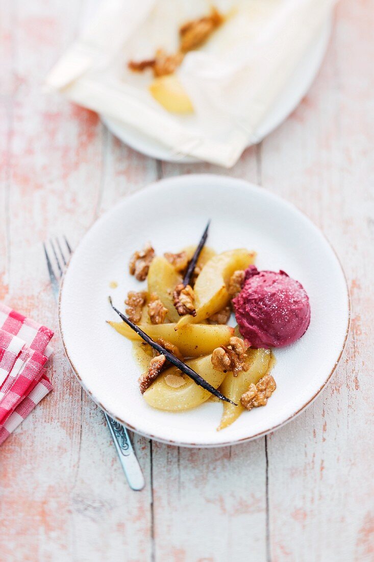 Baked pears with a scoop of ice cream
