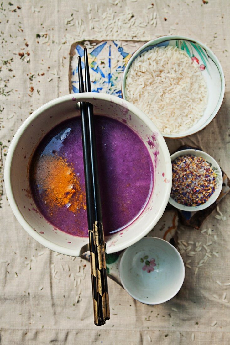 Blumenkohlsuppe mit Curry und Reis (Asien)