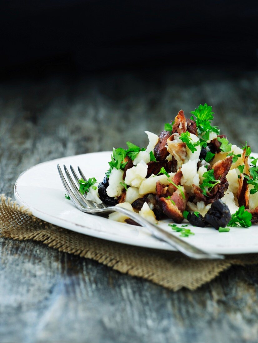 Cauliflower salad with bacon and prunes