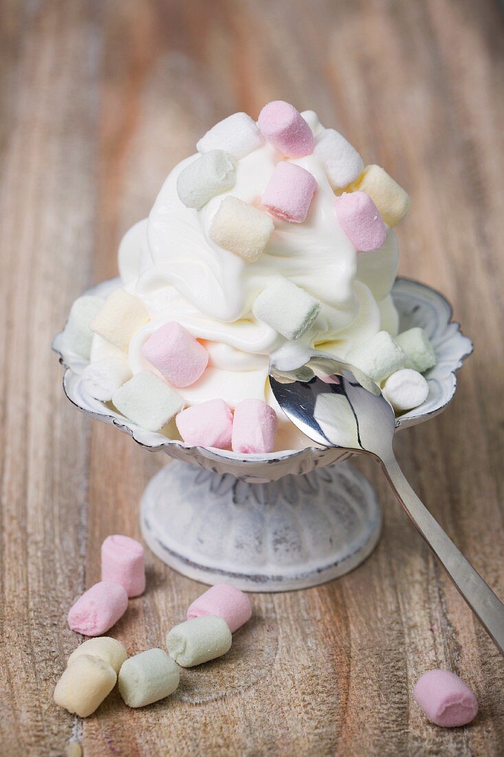 Frozen Joghurt mit Marshmallows