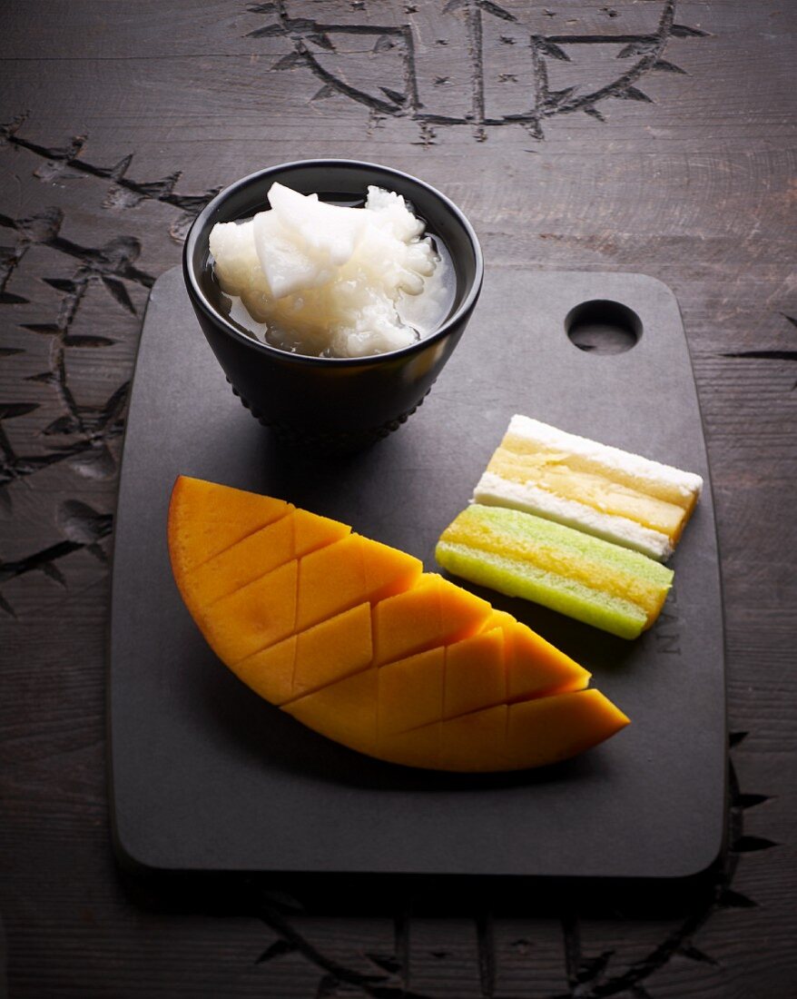 Asiatisches Dessert mit Mango & Klebreiskuchen