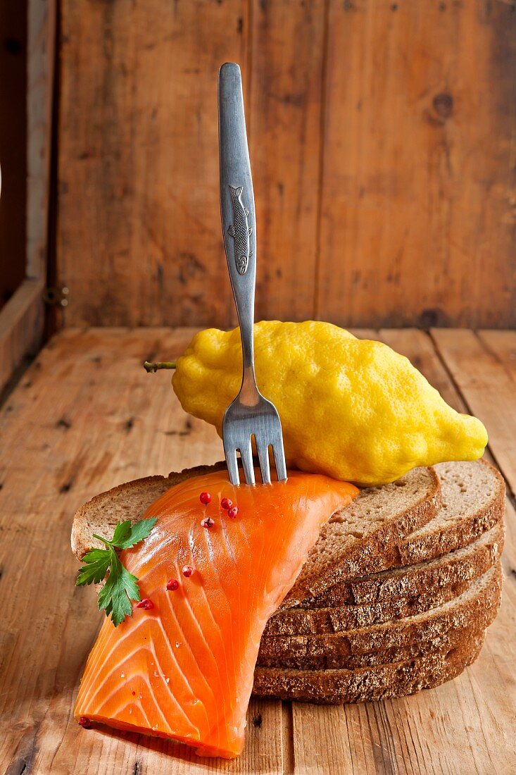 Smoked salmon fillet with lemon on rye bread