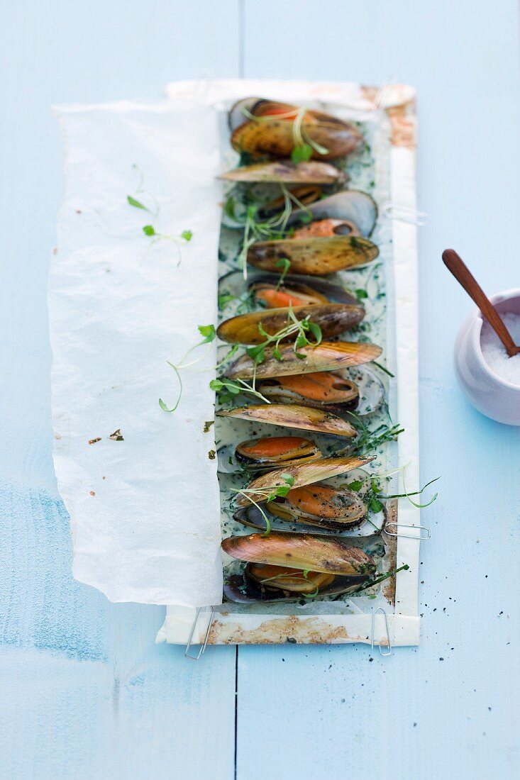 Baked green shell mussels
