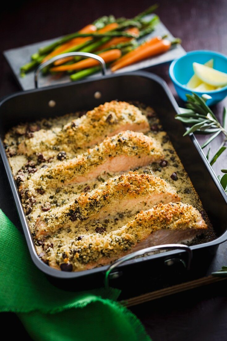 Überbackene Lachsfilets mit Couscous-Kruste