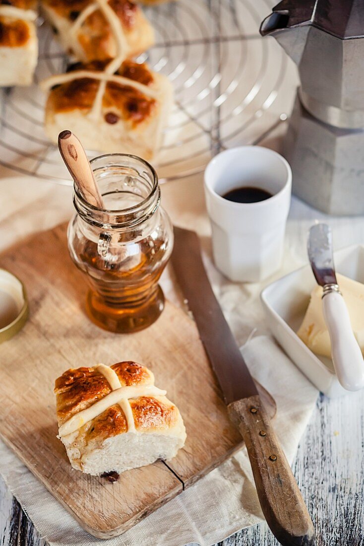 Hot Cross Buns, Honig und Kaffee