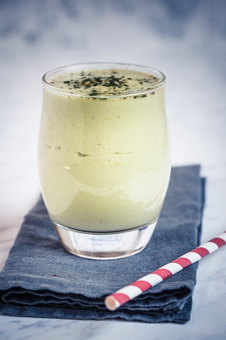 Apfel-Avocado-Matcha-Smoothie