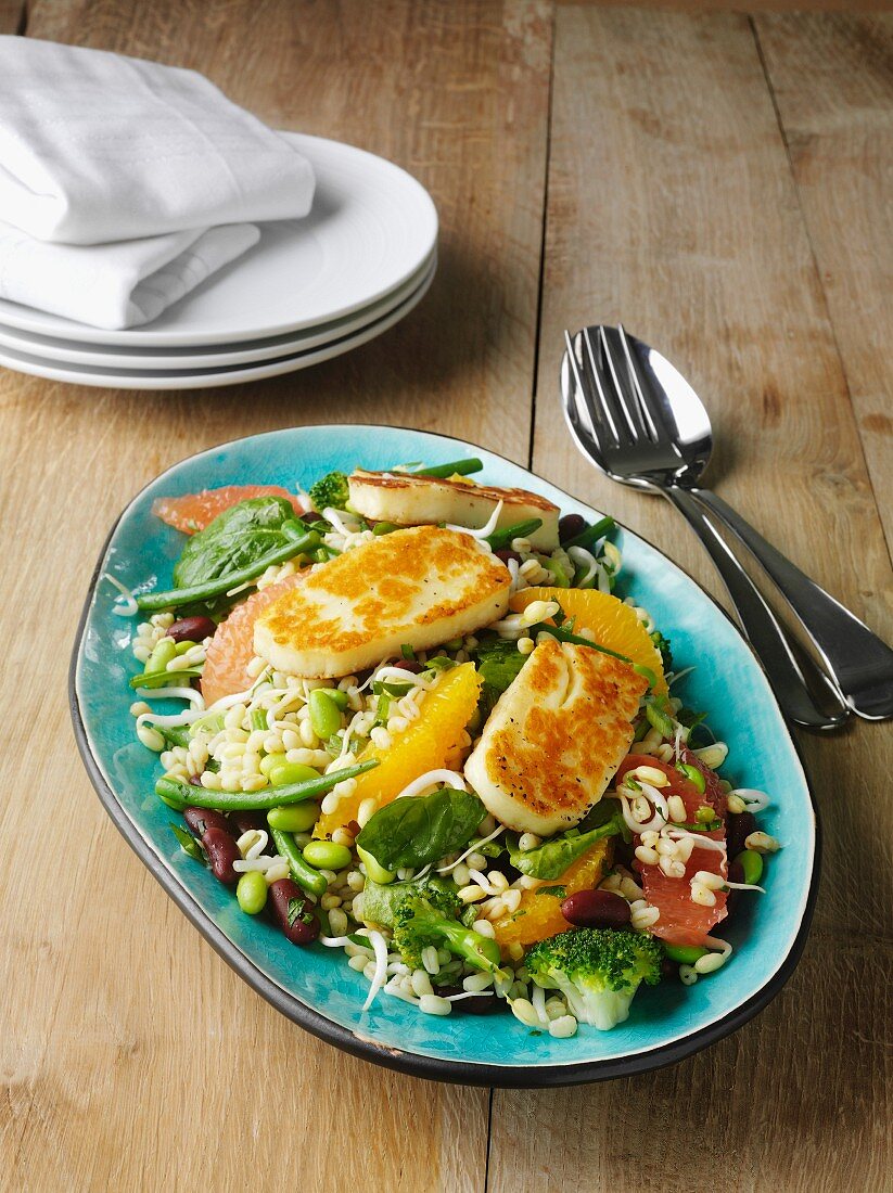 Ebly salad with halloumi and citrus fruits