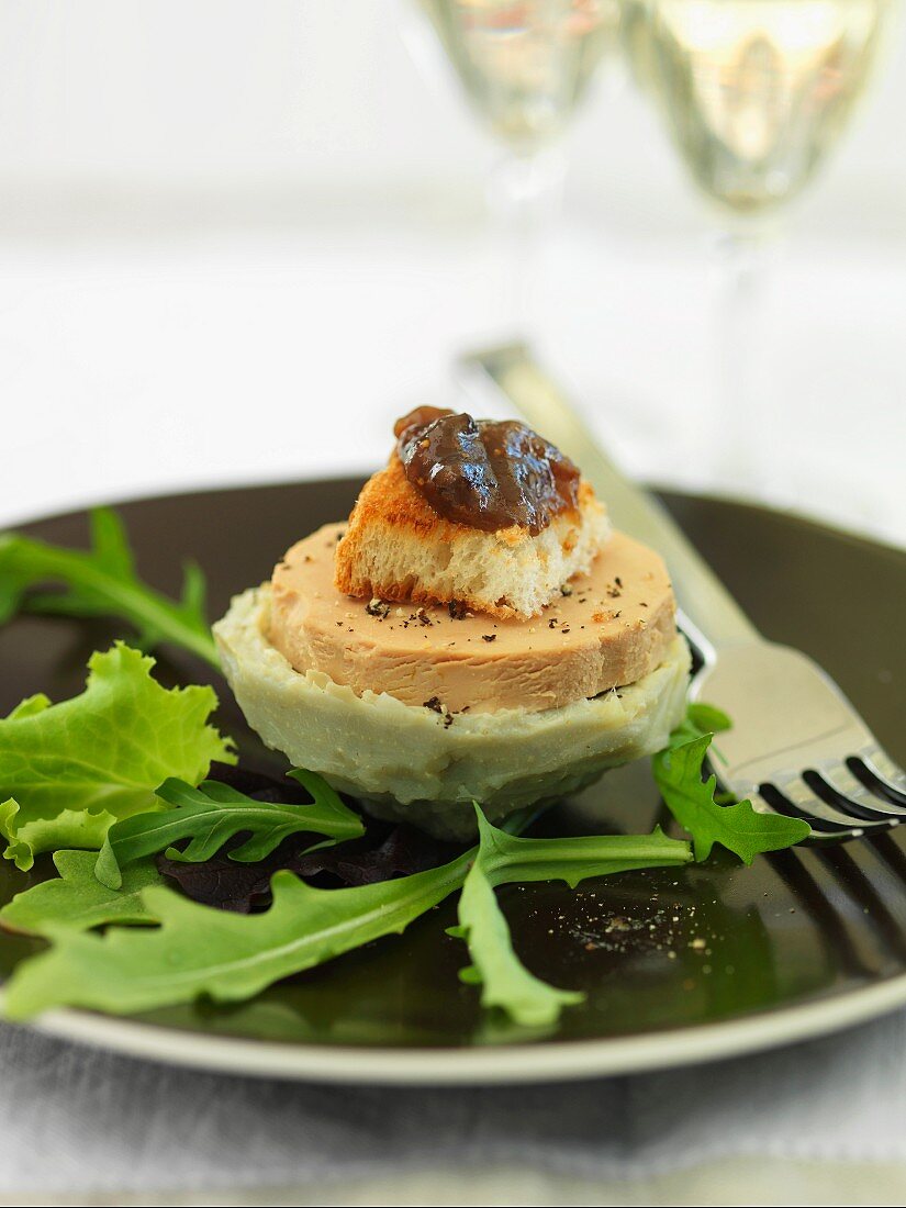 Goose liver on an artichoke heart with toast and chutney