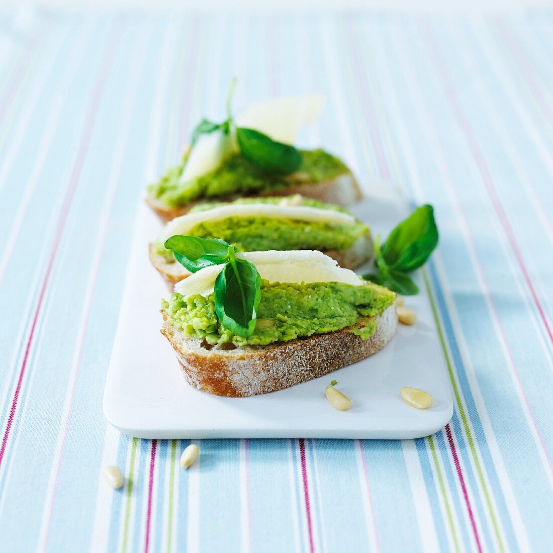 Crostini with pea pesto