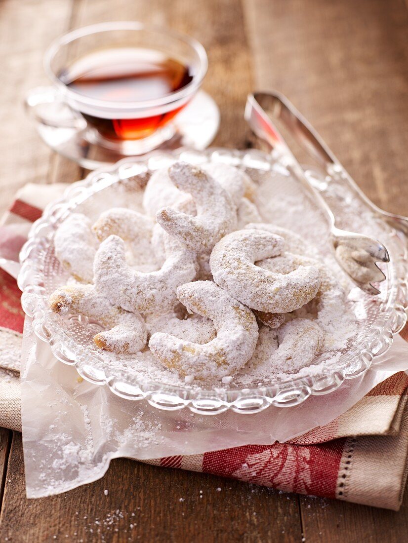 Vanilla crescent biscuits and black tea