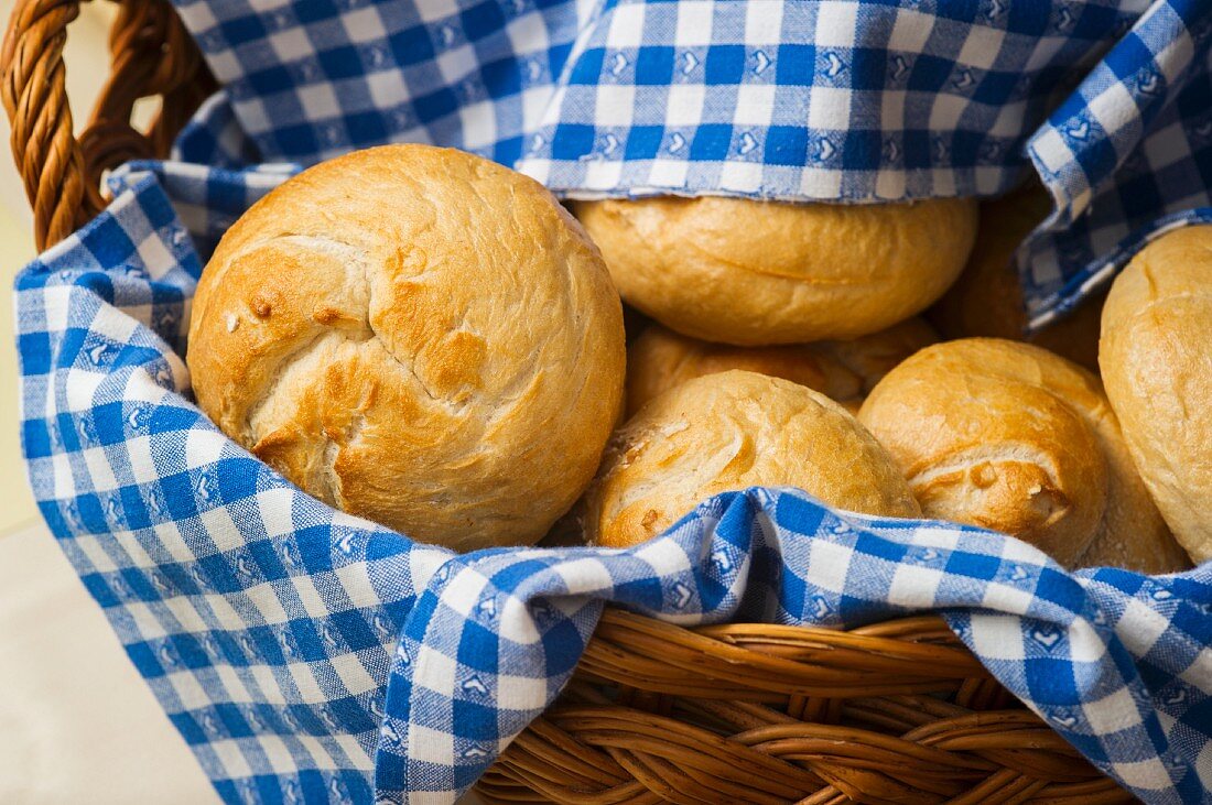 A basket of bread rolls