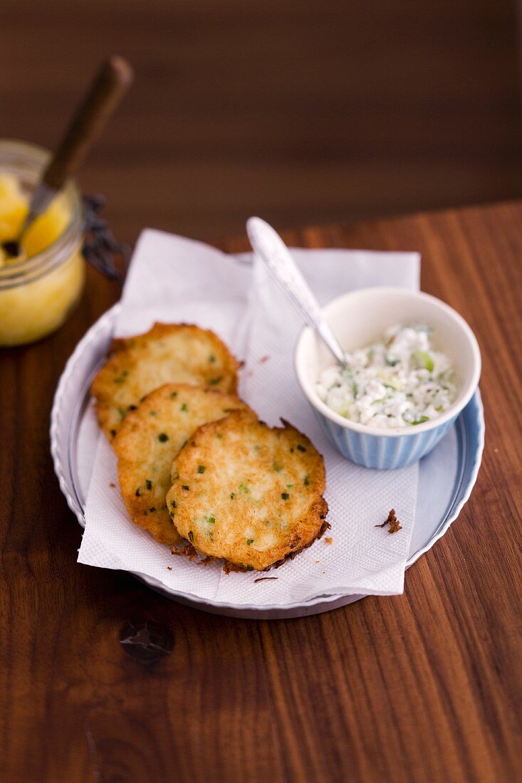 Potato röstis with herb quark