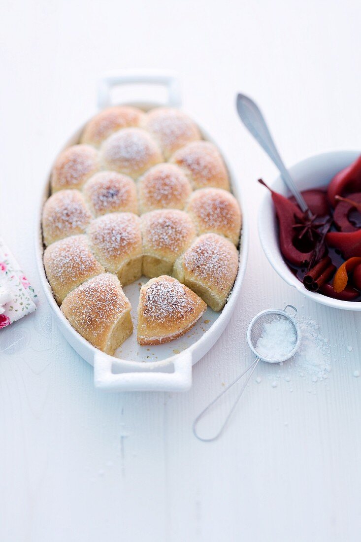 Rohrnudeln (baked, sweet yeast dumplings) with red wine pears