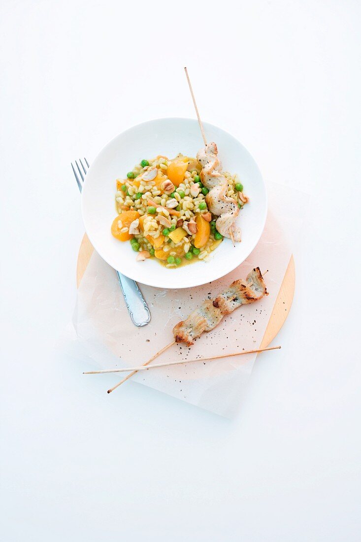 Turkey curry with tender wheat, apricots and peas