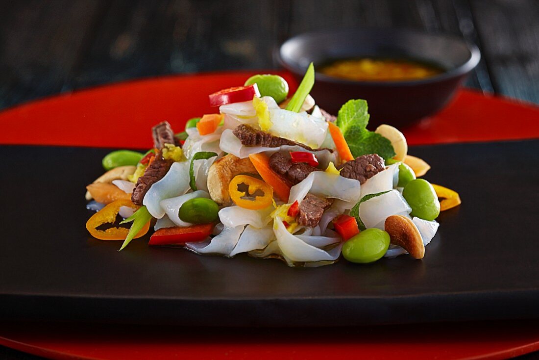 Noodle salad with beef and vegetables