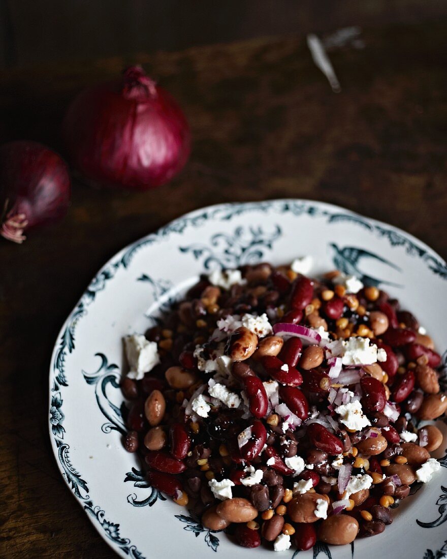 Bohnen-Linsen-Salat mit Feta-Käse