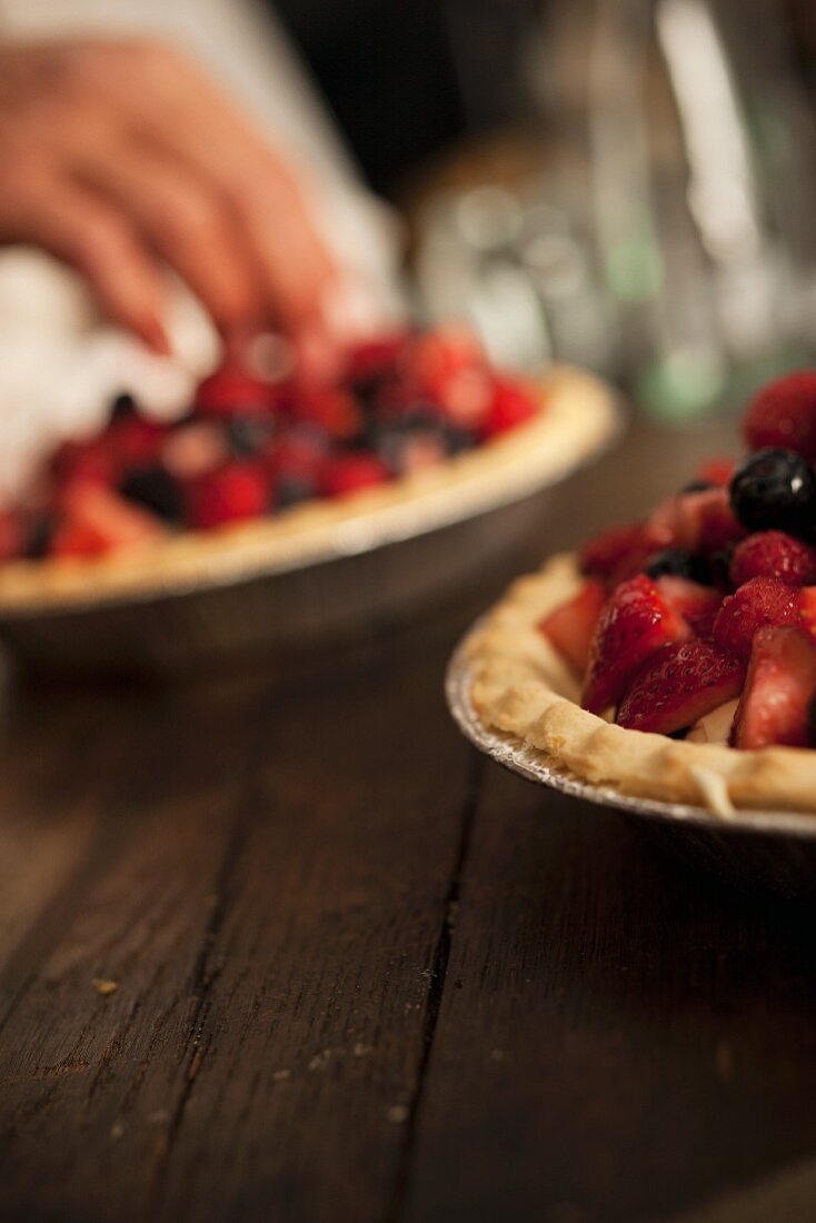 Berry pie with vanilla cream